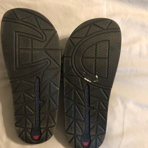 Champion Shoes - Kids black Champion slides Champion Shoes - Kids black Champion slides